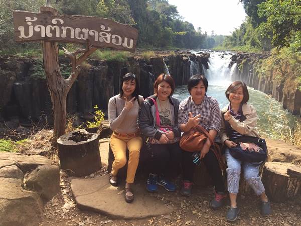 น้ำตกตาดผาส้วม อุทยานบาเจียง แขวงจำปาสัก
