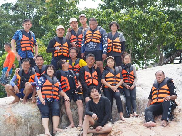 เกาะรอกลอย